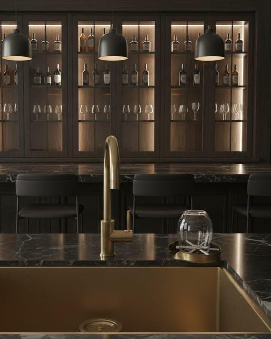 Unlacquered Brass Glass Rinser, Modern Gold Bar Accessory – detail view