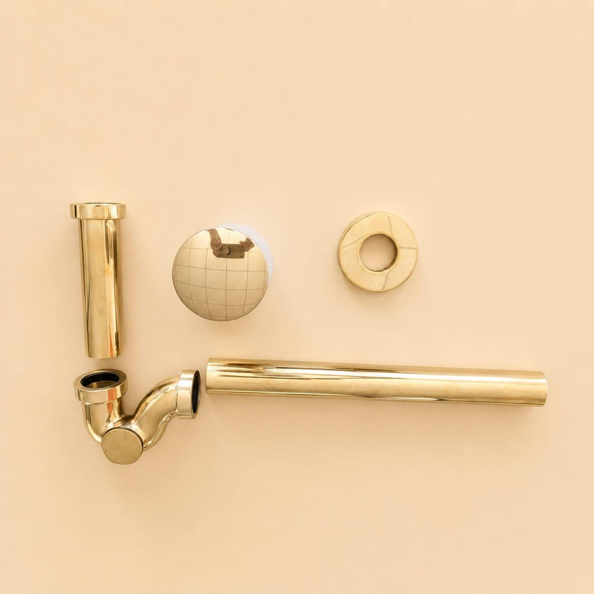 Polished Brass P Trap Drain Kit, Decorative Bottle Trap – close-up of the finish