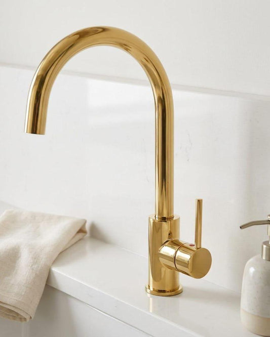 Solid Brass Kitchen Faucet, High Arc Swivel Spout – detail view
